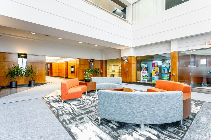 More Photos Of 100 W Big Beaver Rd, Troy Office For Lease