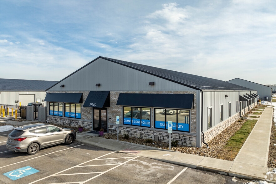 Primary Photo Of 7840 Tyler Blvd, Mentor Flex For Sale