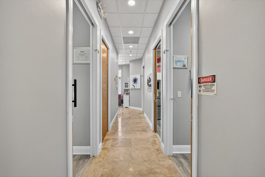 More Photos Of 3307 Northlake Blvd, Palm Beach Gardens Office For Sale