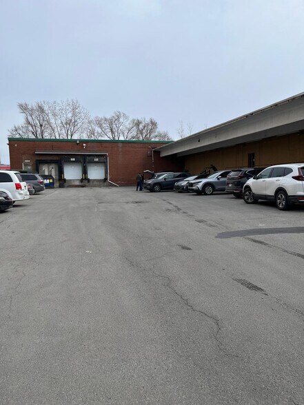 More Photos Of 310 Boul Crémazie O, Montréal Industrial For Sale
