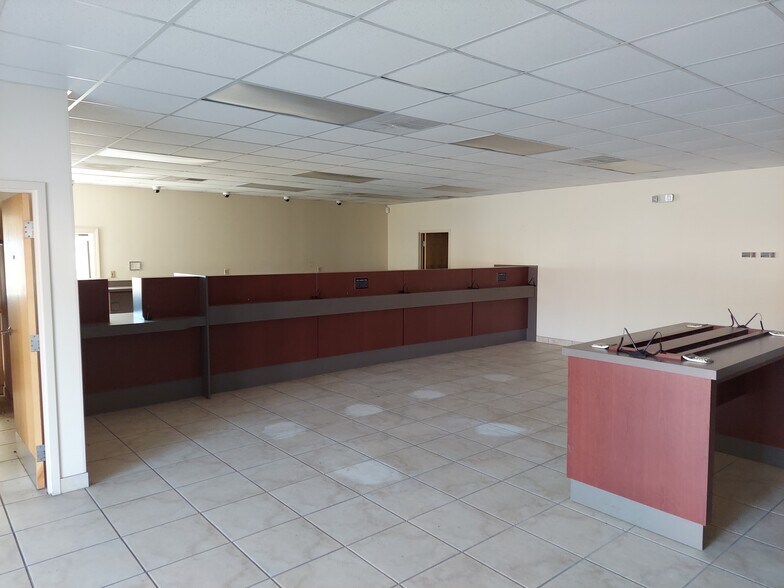 More Photos Of 416 S Main St, Shelby General Retail For Sale