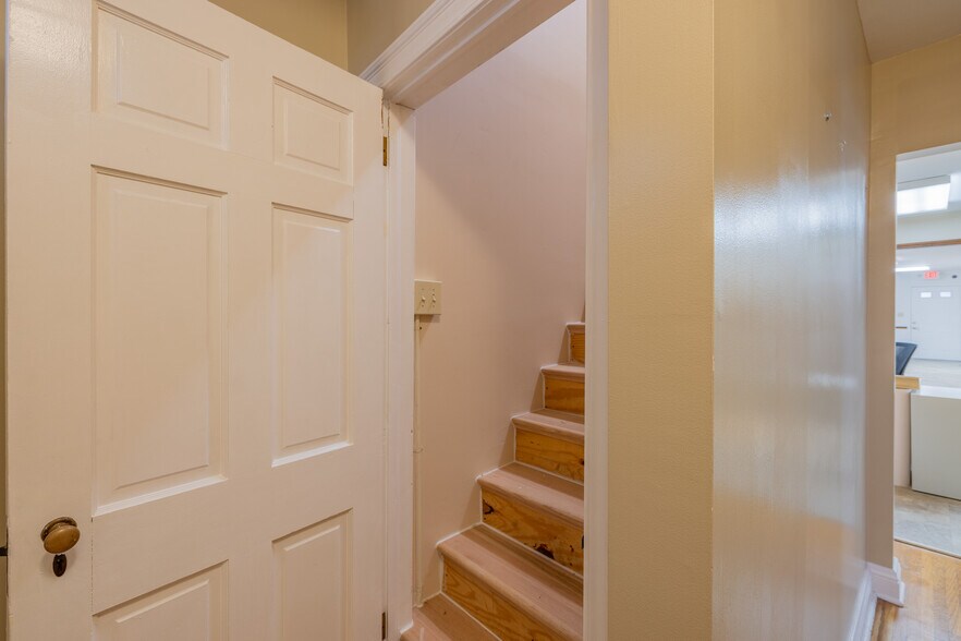 More Photos Of 1941 Euclid Ave, Bristol Medical For Sale