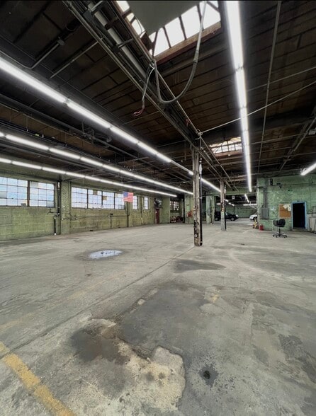 More Photos Of 401 Hunts Point Ave, Bronx Warehouse For Lease