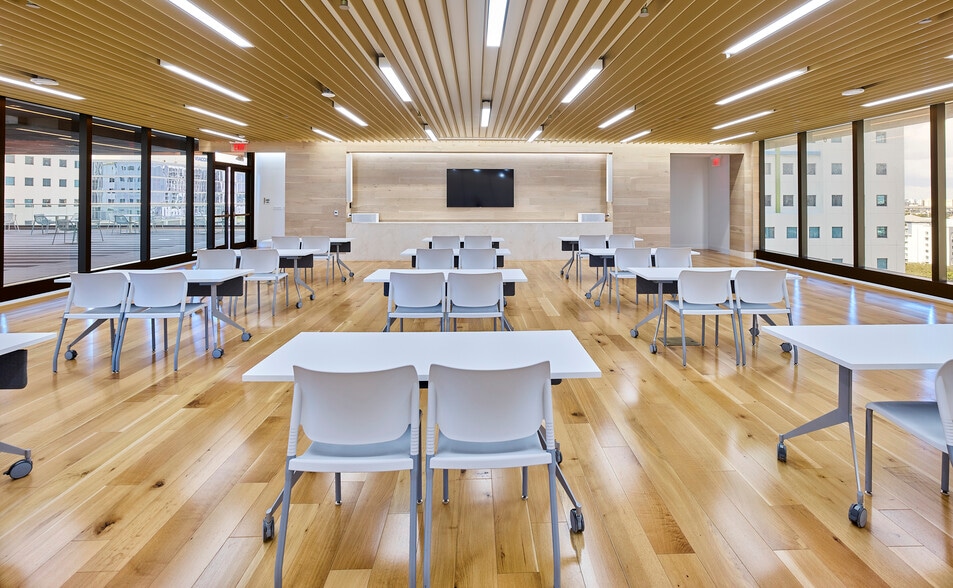 More Photos Of 161 NW 6th St, Miami Unknown For Lease