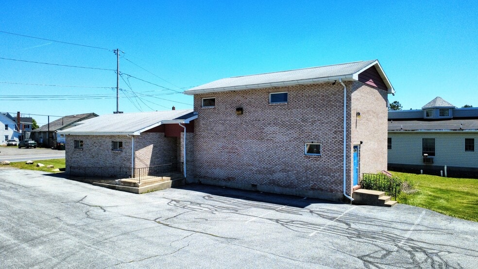Primary Photo Of 1365 Blue Mountain Dr, Danielsville Office For Sale
