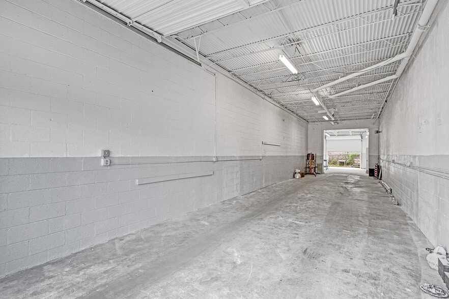 More Photos Of 1800-1812 SW 7th Ave, Pompano Beach Warehouse For Sale