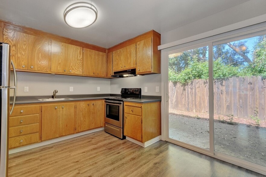 More Photos Of 2275 Grove Way, Castro Valley Apartments For Sale