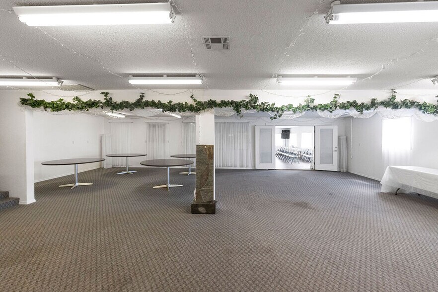 More Photos Of 58225 US-60, Fairland General Retail For Sale