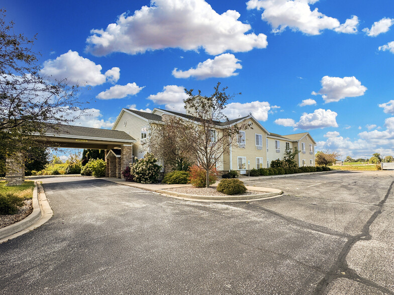 Primary Photo Of 1515 Planeview Dr, Oshkosh Hotel For Sale