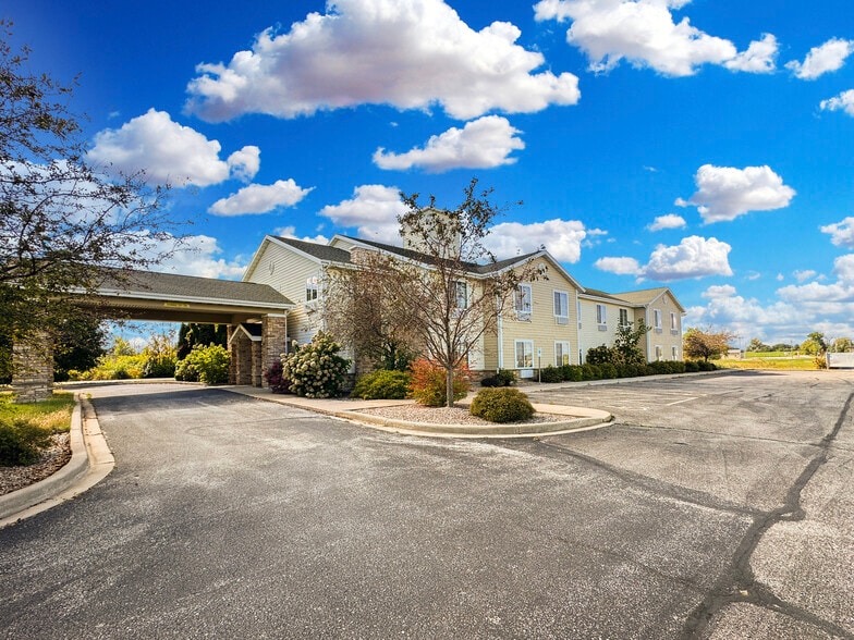 More Photos Of 1515 Planeview Dr, Oshkosh Hotel For Sale