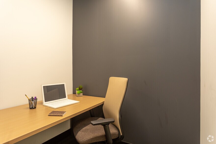 More Photos Of 600 Park Offices Dr, Durham Coworking Space