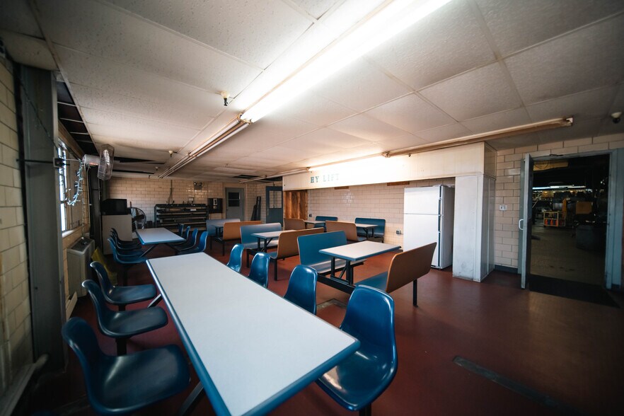 More Photos Of 1185 E Keating Ave, Muskegon Manufacturing For Sale