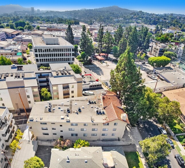 More Photos Of 12009 Hoffman St, Studio City Apartments For Sale