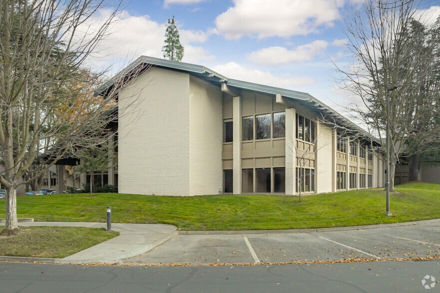 More Photos Of 3600 American River Dr, Sacramento Office For Lease