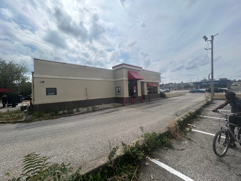 More Photos Of 535 S Walnut St, Bloomington Fast Food For Lease