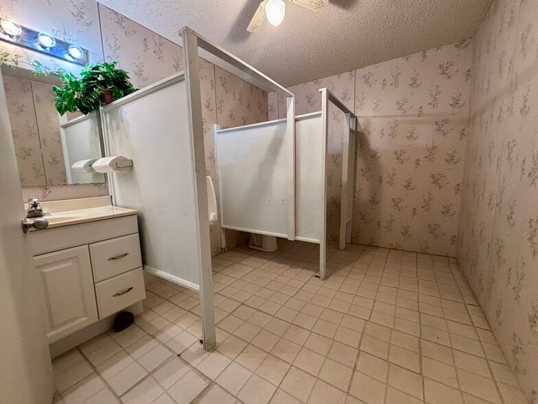 More Photos Of 5097 FM 1374 Rd, Huntsville Specialty For Sale