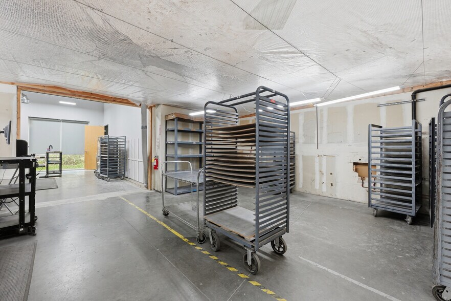 More Photos Of 8495 Redwood Creek Ln, San Diego Manufacturing For Sale
