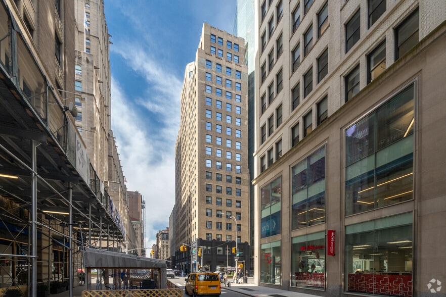 More Photos Of 386 Park Ave S, New York Coworking Space