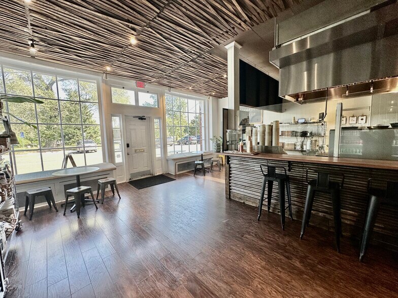 More Photos Of 3 Strickland Rd, Cos Cob Freestanding For Lease