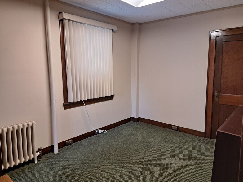 More Photos Of 136 E Grand River Ave, Brighton Office For Lease