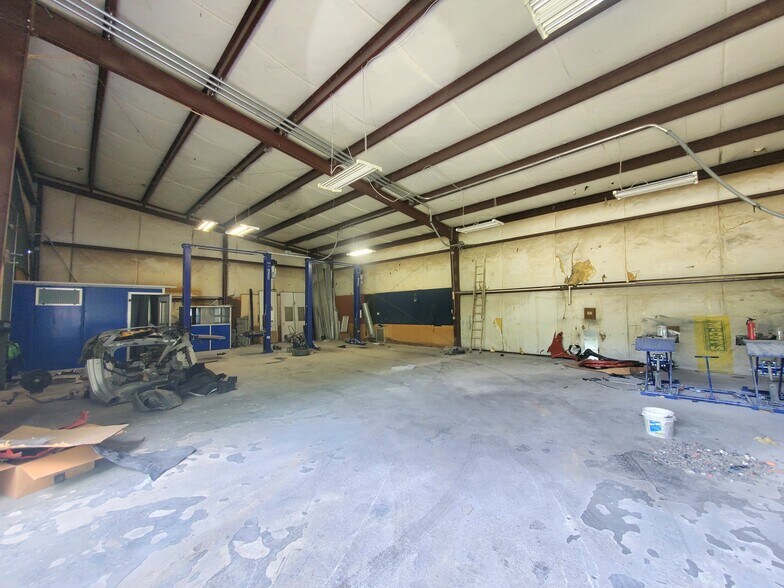 More Photos Of 1544 Jefferson Chemical Rd, Conroe Warehouse For Sale