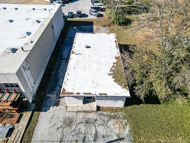 More Photos Of 6110 Merriam Ln, Shawnee Warehouse For Sale