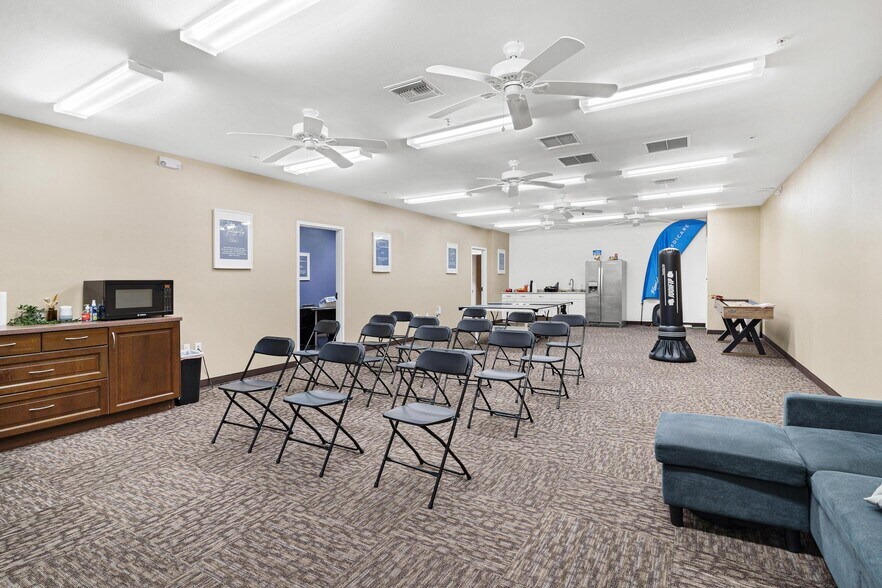 More Photos Of 1904 Thomas Ave, Leesburg Office For Sale