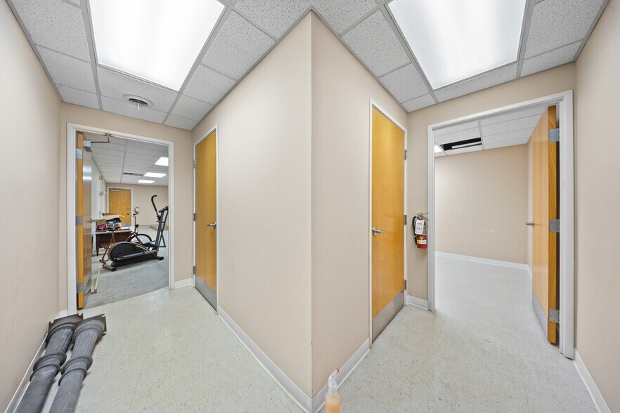 More Photos Of 1901 Winchester Ave, Ashland Office For Sale