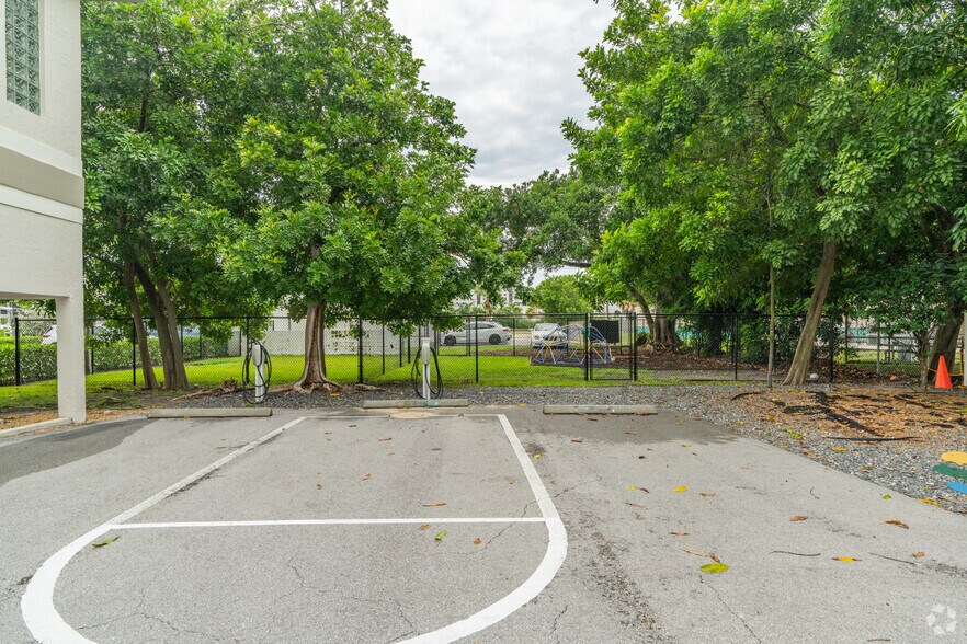 More Photos Of 164 W Royal Palm Rd, Boca Raton Office Residential For Lease