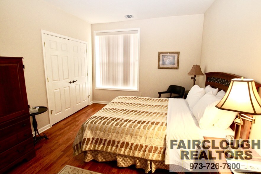 More Photos Of 430 Front St, Belvidere Hotel For Sale