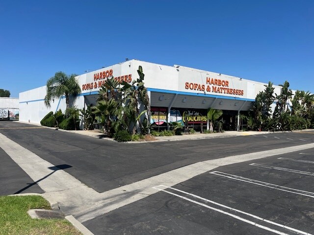 More Photos Of 2870 S Harbor Blvd, Santa Ana Warehouse For Lease
