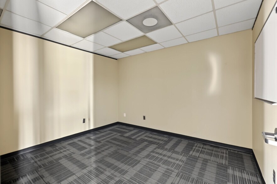 More Photos Of 15201 Mercantile Dr, Dearborn Light Manufacturing For Sale