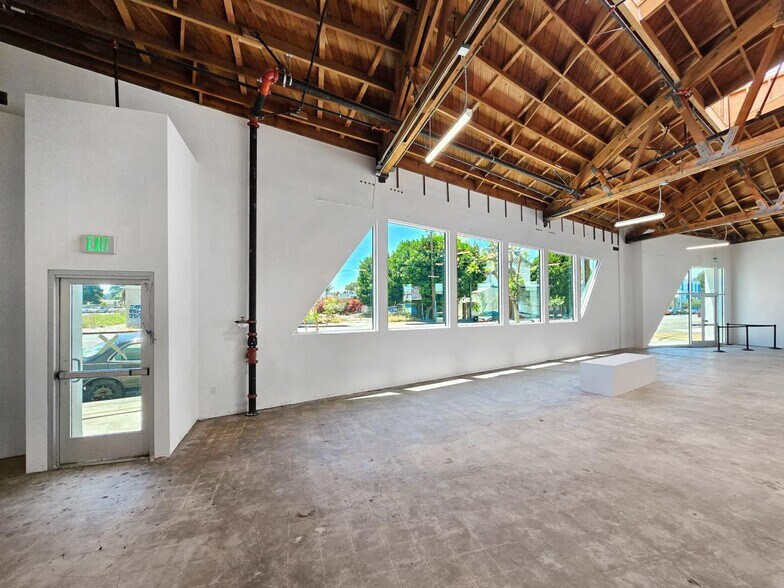 More Photos Of 5075 W Adams Blvd, Los Angeles Medical For Lease