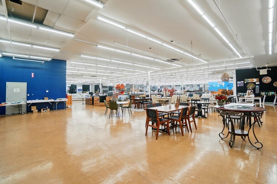 More Photos Of 50 Eswin St, Cincinnati Freestanding For Sale