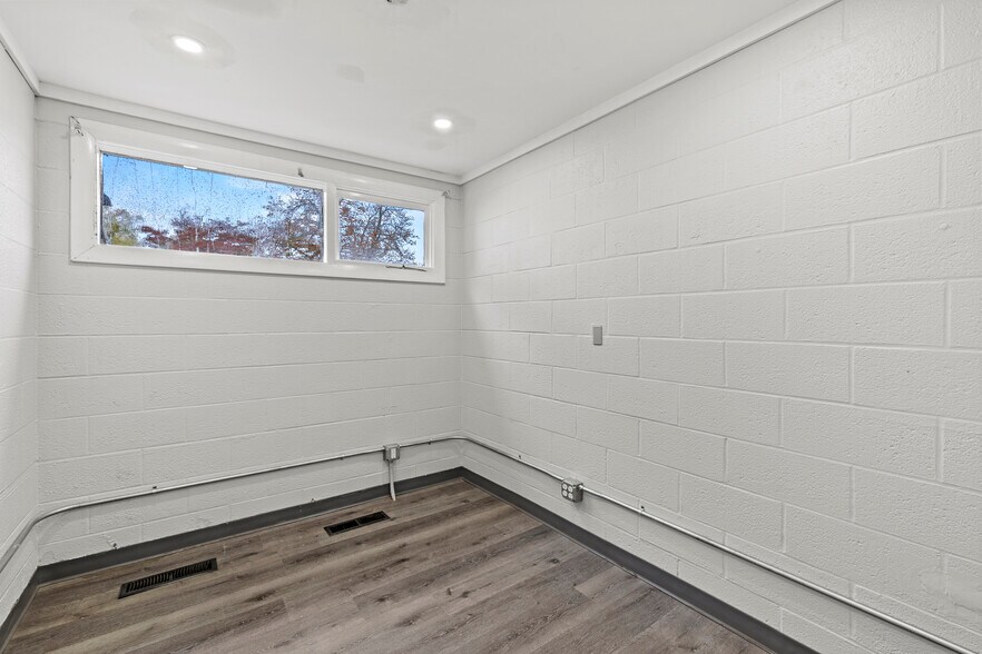 More Photos Of 54 Winthrop St, Taunton Office For Sale