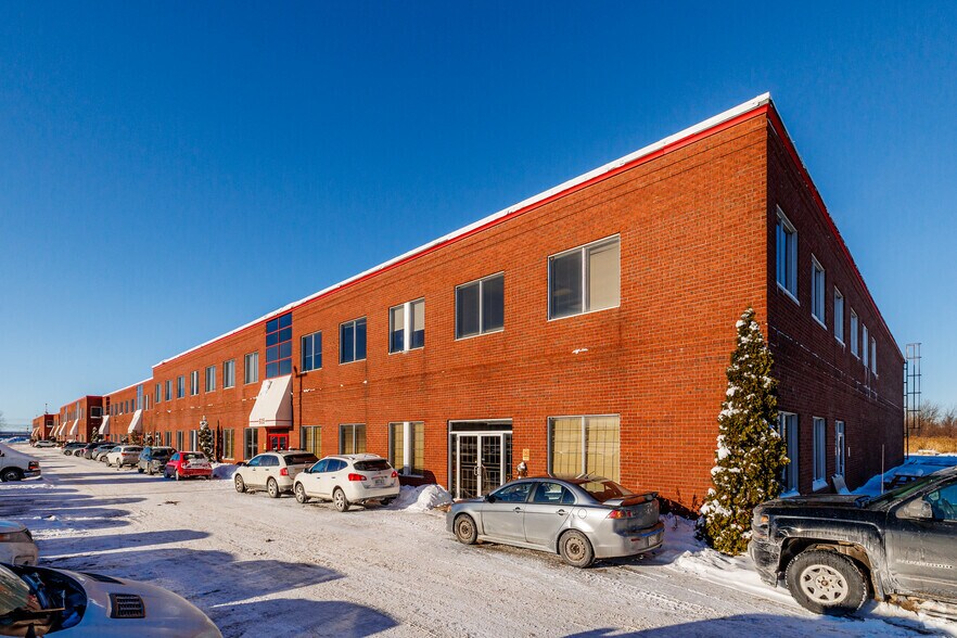 More Photos Of 935-965 Rue Reverchon, Montréal Distribution For Lease