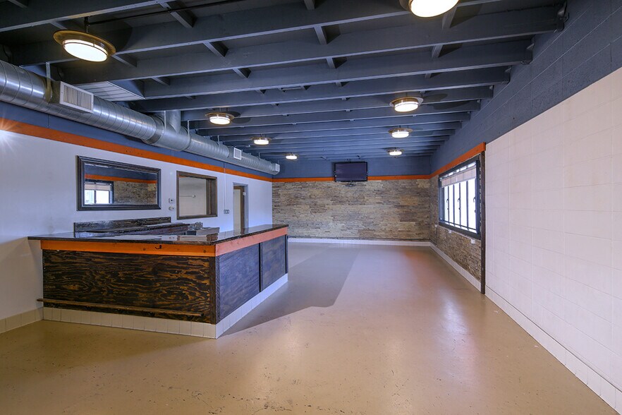 More Photos Of 227 W Maple Ave, Monrovia Manufacturing For Lease