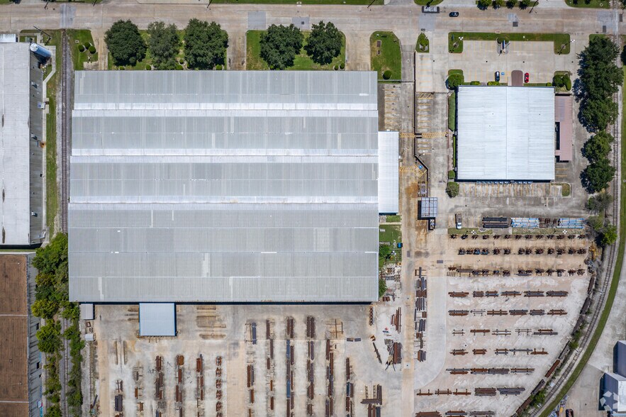 More Photos Of 9450 W Wingfoot Rd, Houston Manufacturing For Lease