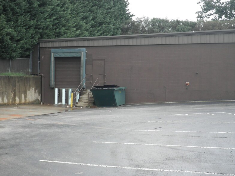 More Photos Of 300 N Main St, Gretna Supermarket For Lease