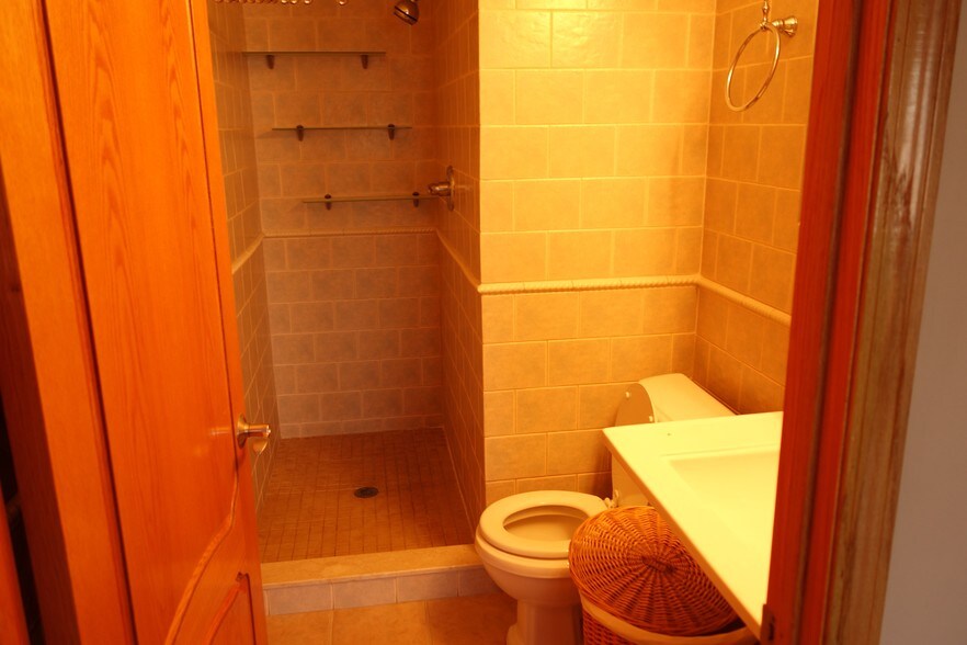 More Photos Of 70-10 Eliot Ave, Flushing Apartments For Sale