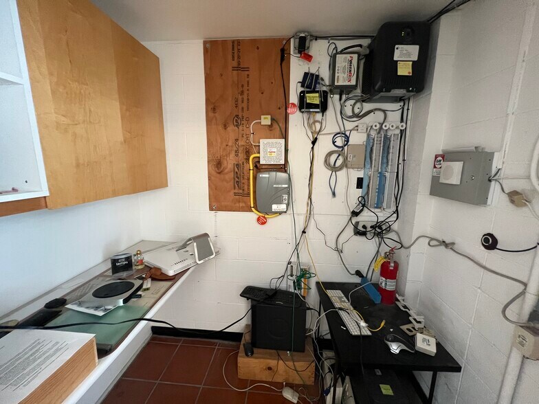 More Photos Of 1025 Harrison St, Berkeley Warehouse For Lease