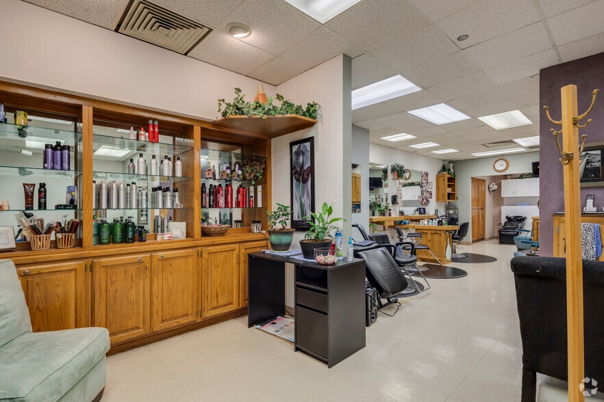 More Photos Of 1601 NW Expressway, Oklahoma City Office For Lease