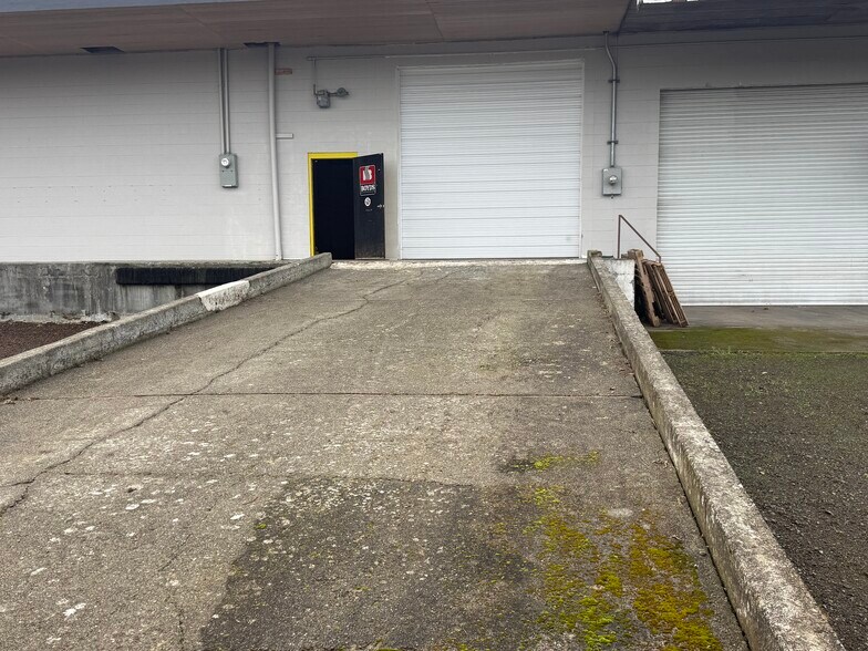 More Photos Of 212 N Gales St, Port Angeles Warehouse For Lease