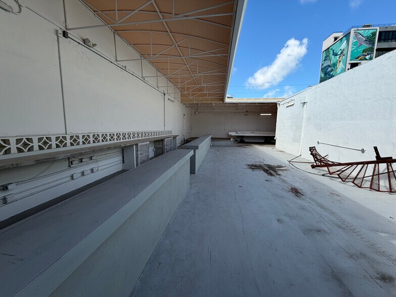 More Photos Of 345 NW 24th St, Miami Storefront Retail Office For Sale