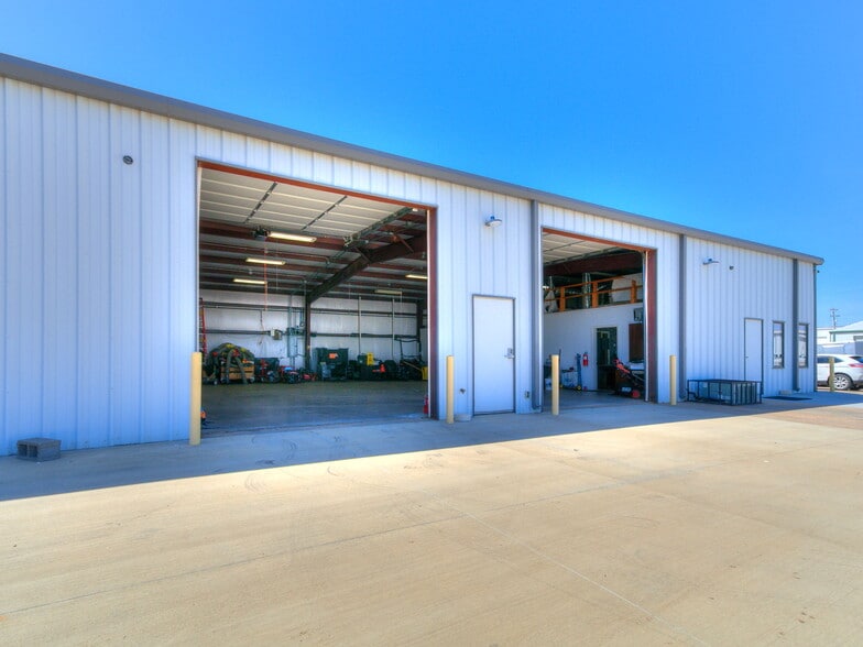 More Photos Of 1064 Industrial Dr, Yukon Light Distribution For Lease