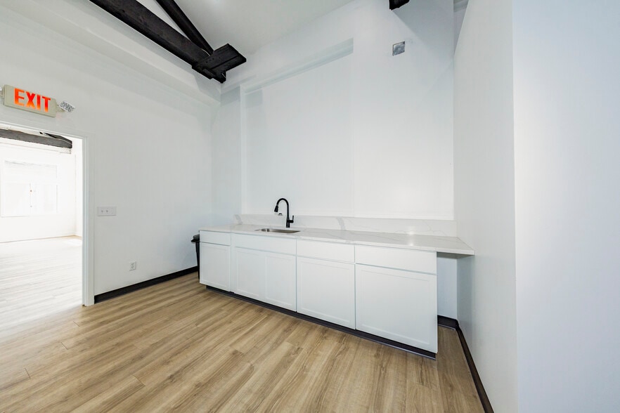 More Photos Of 30-40 E Columbus St, Columbus Unknown For Lease