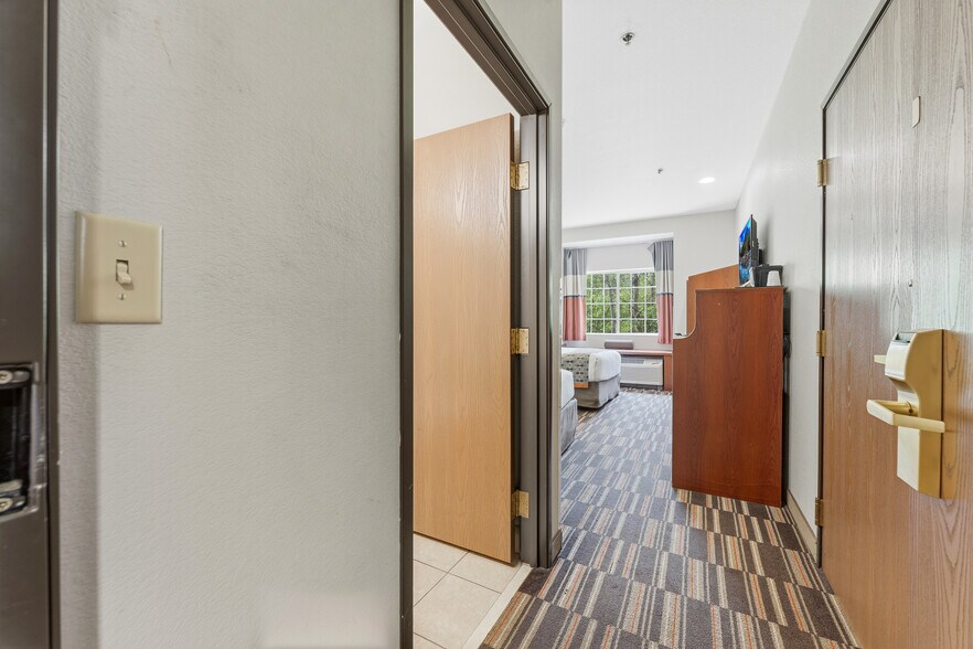 More Photos Of 15 Lawless Rd, Morgantown Hotel For Sale