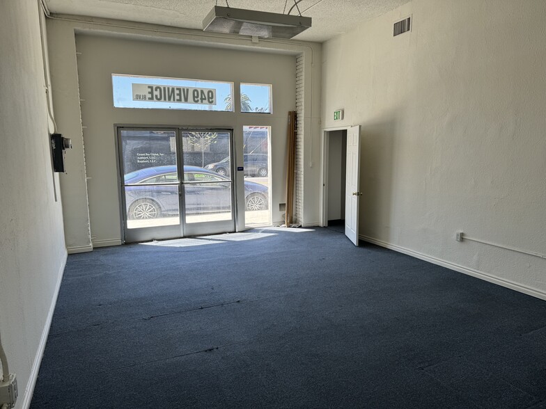 More Photos Of 955 Venice Blvd, Los Angeles Warehouse For Lease