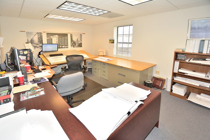 More Photos Of 8101 Hinson Farm Rd, Alexandria Medical For Sale