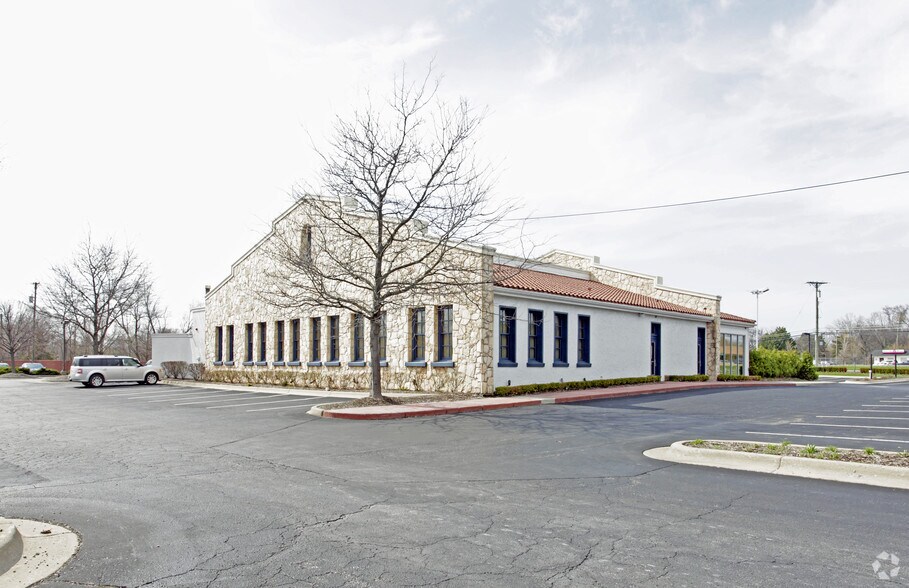 More Photos Of 32729 Northwestern Hwy, Farmington Hills Restaurant For Lease